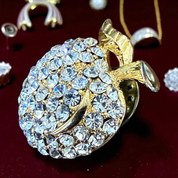 Apple Brooch - Picture 5 of 6